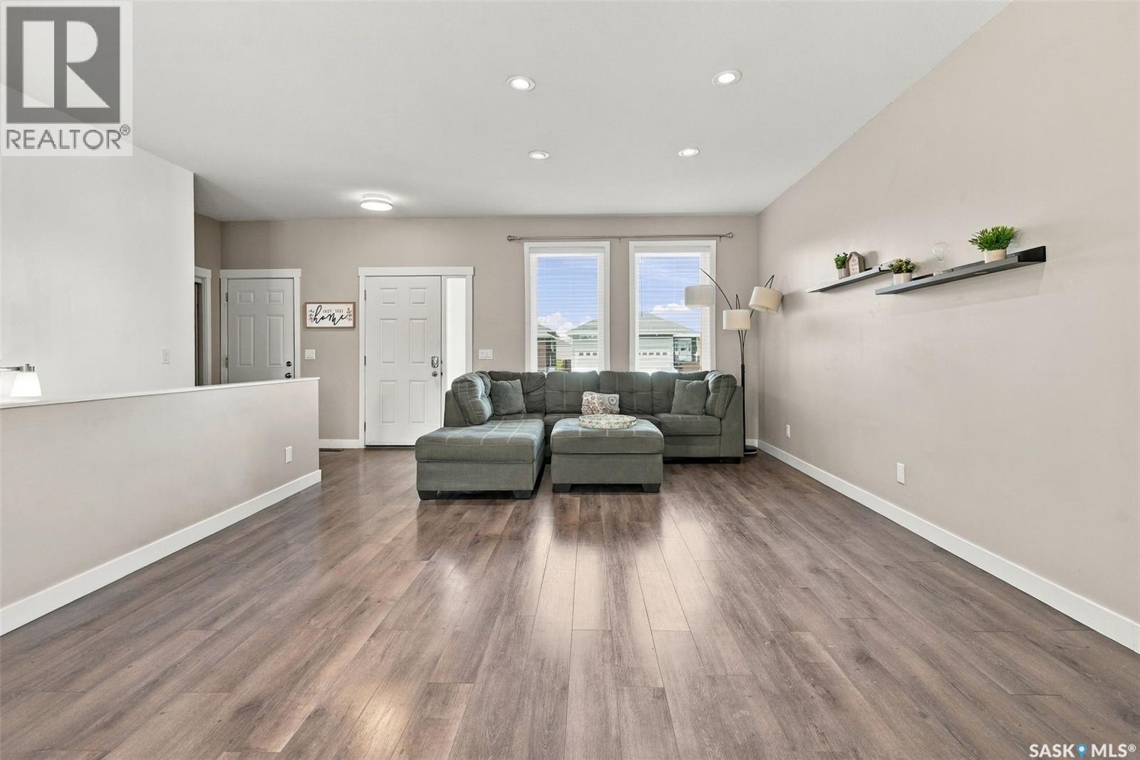638 Aspen CRESCENT, Pilot Butte — photo 7