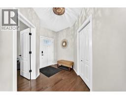 Living room - 296 Nolancrest Heights Nw, Calgary, AB T3R0V8 Photo 7