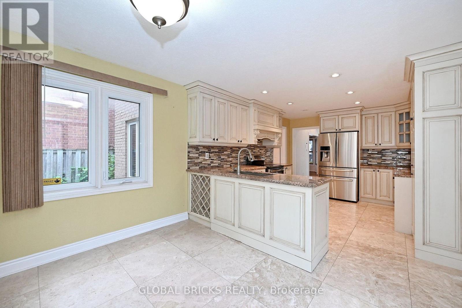 8 ELMSLEY DRIVE - 13
