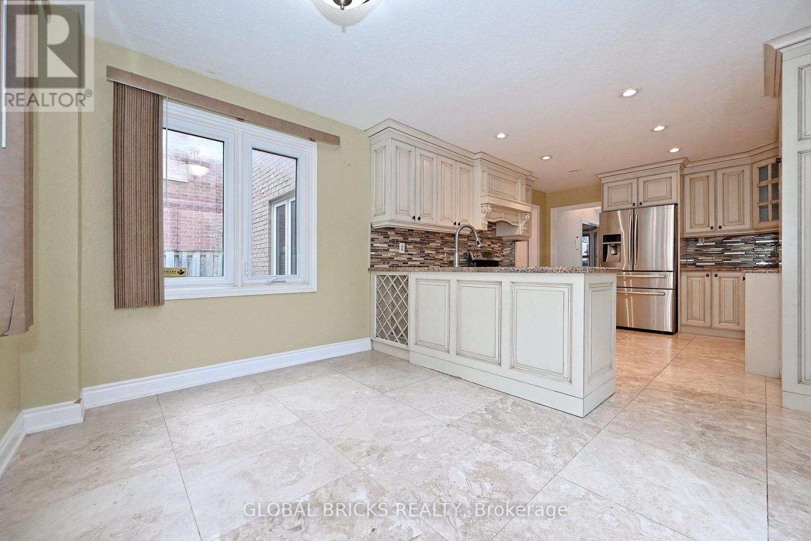 8 ELMSLEY DRIVE - 16