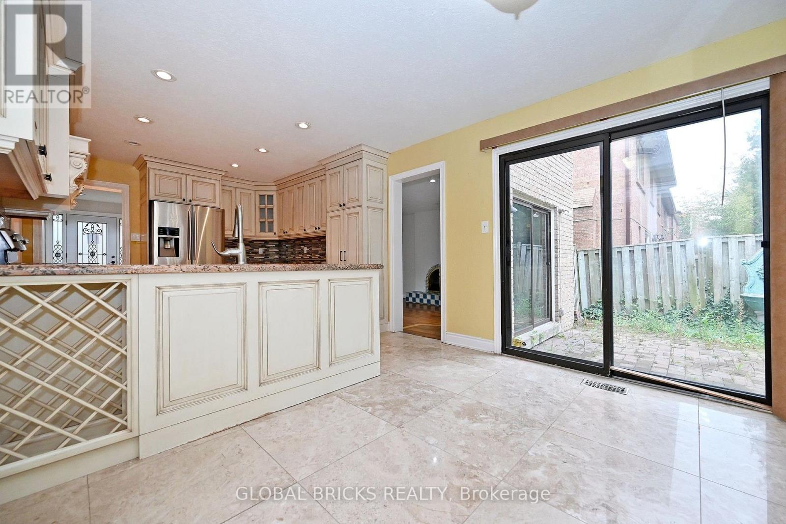 8 ELMSLEY DRIVE - 17
