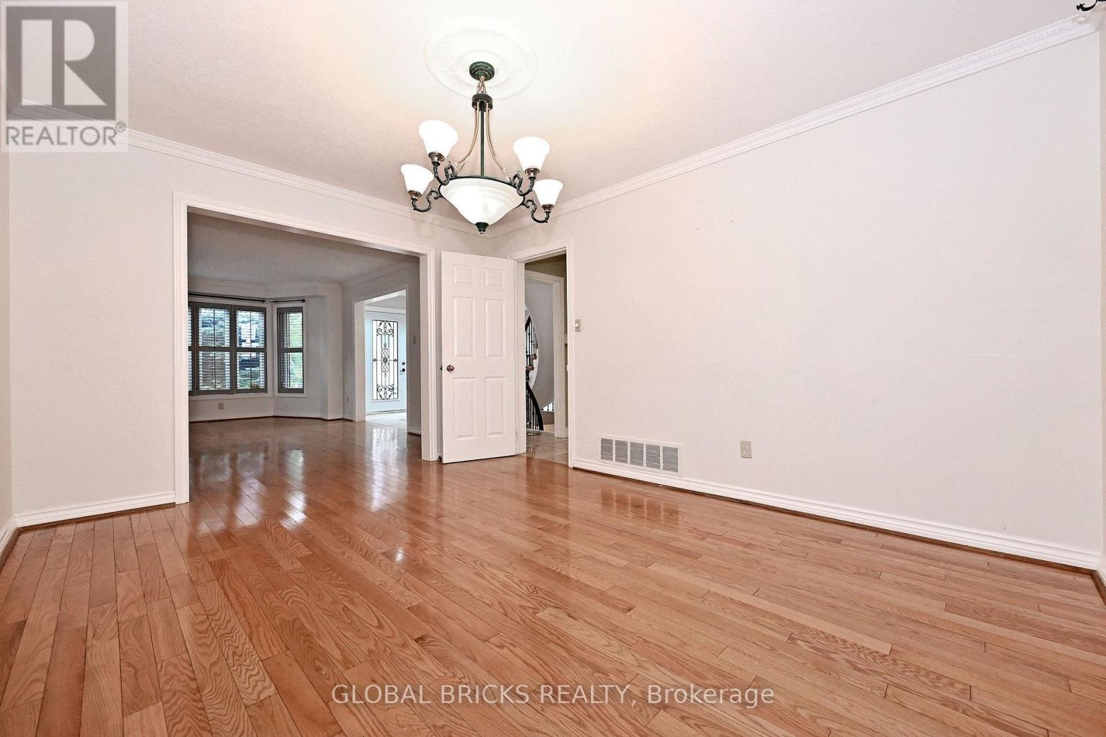 8 ELMSLEY DRIVE - 10