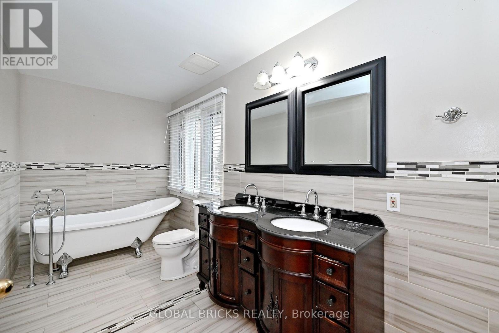 8 Elmsley Drive, Richmond Hill, ON photo 29