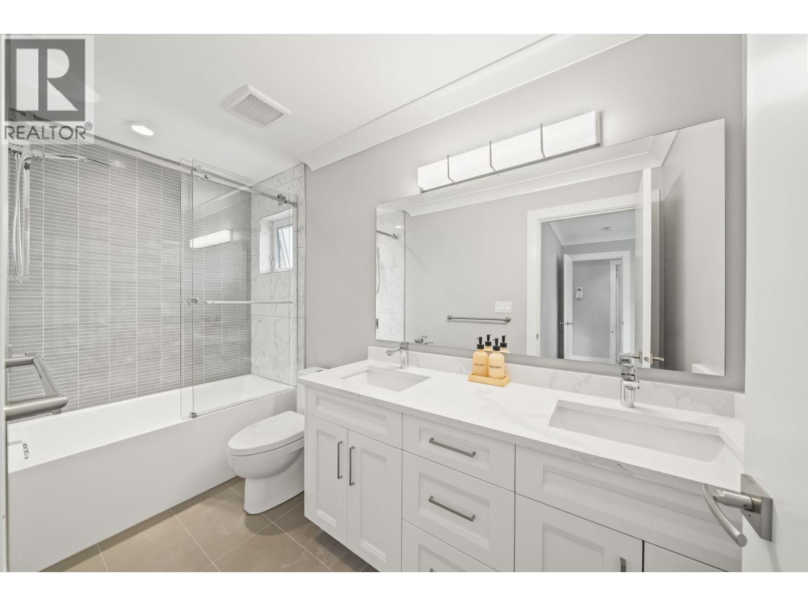 1604 HAMILTON STREET, New Westminster - Image 1