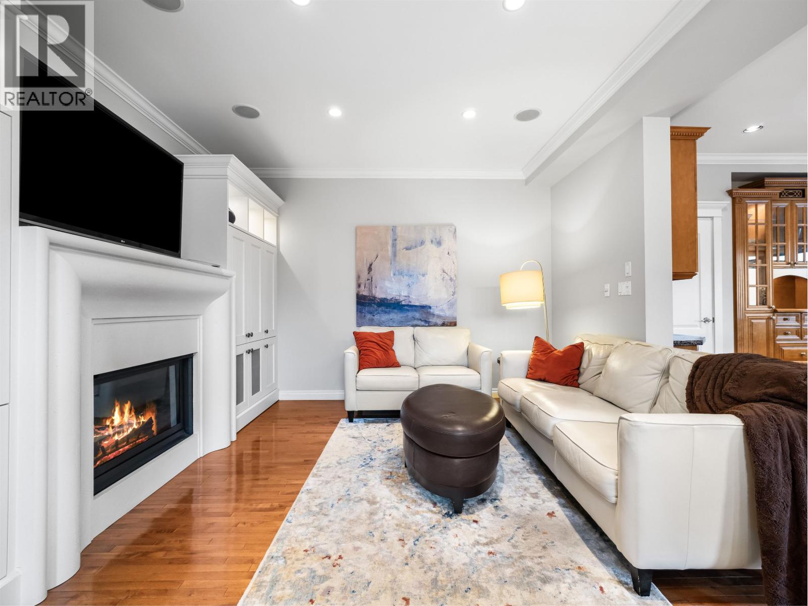 4047 WOODBURY AVENUE, North Vancouver