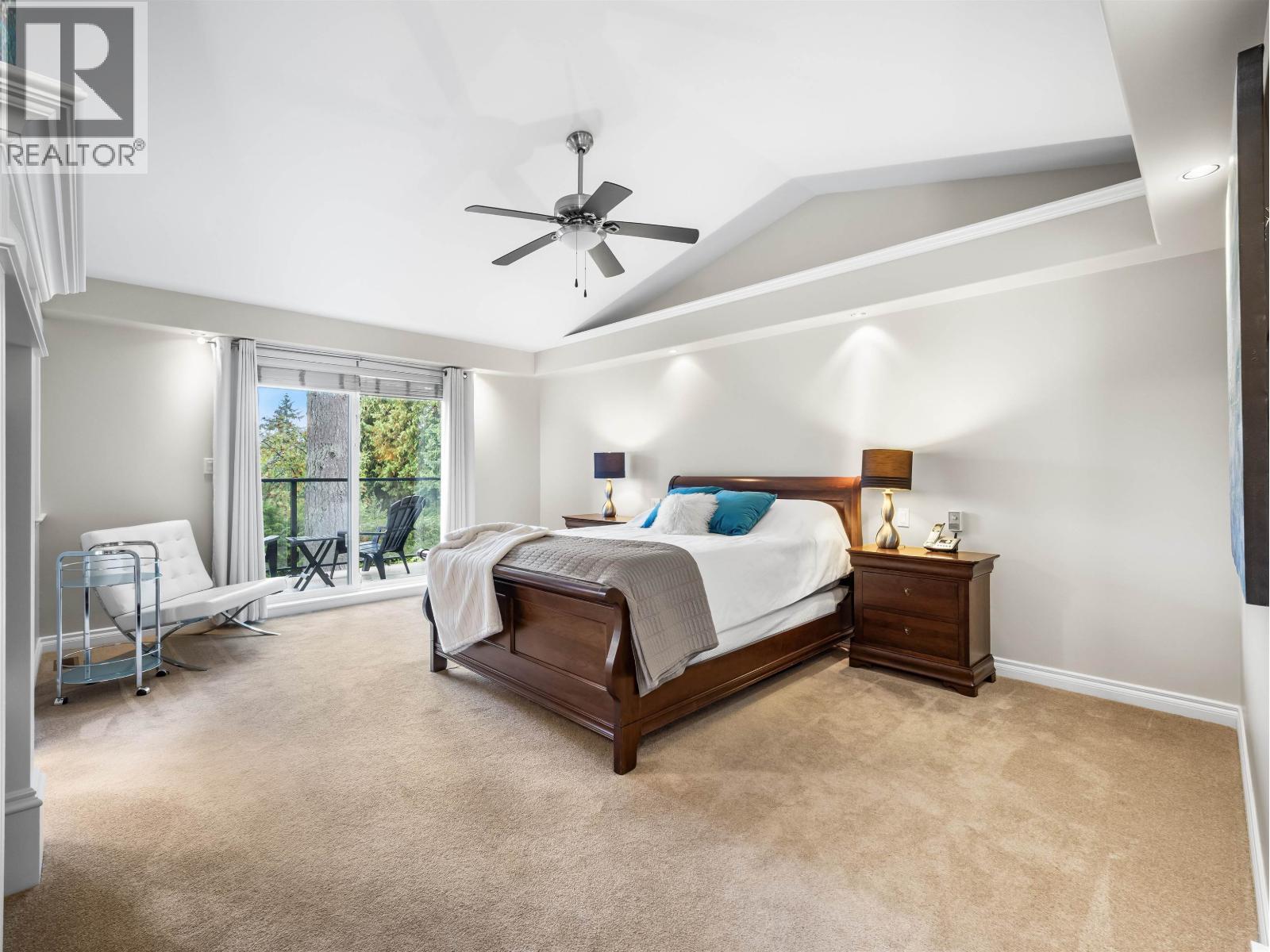 4047 WOODBURY AVENUE, North Vancouver