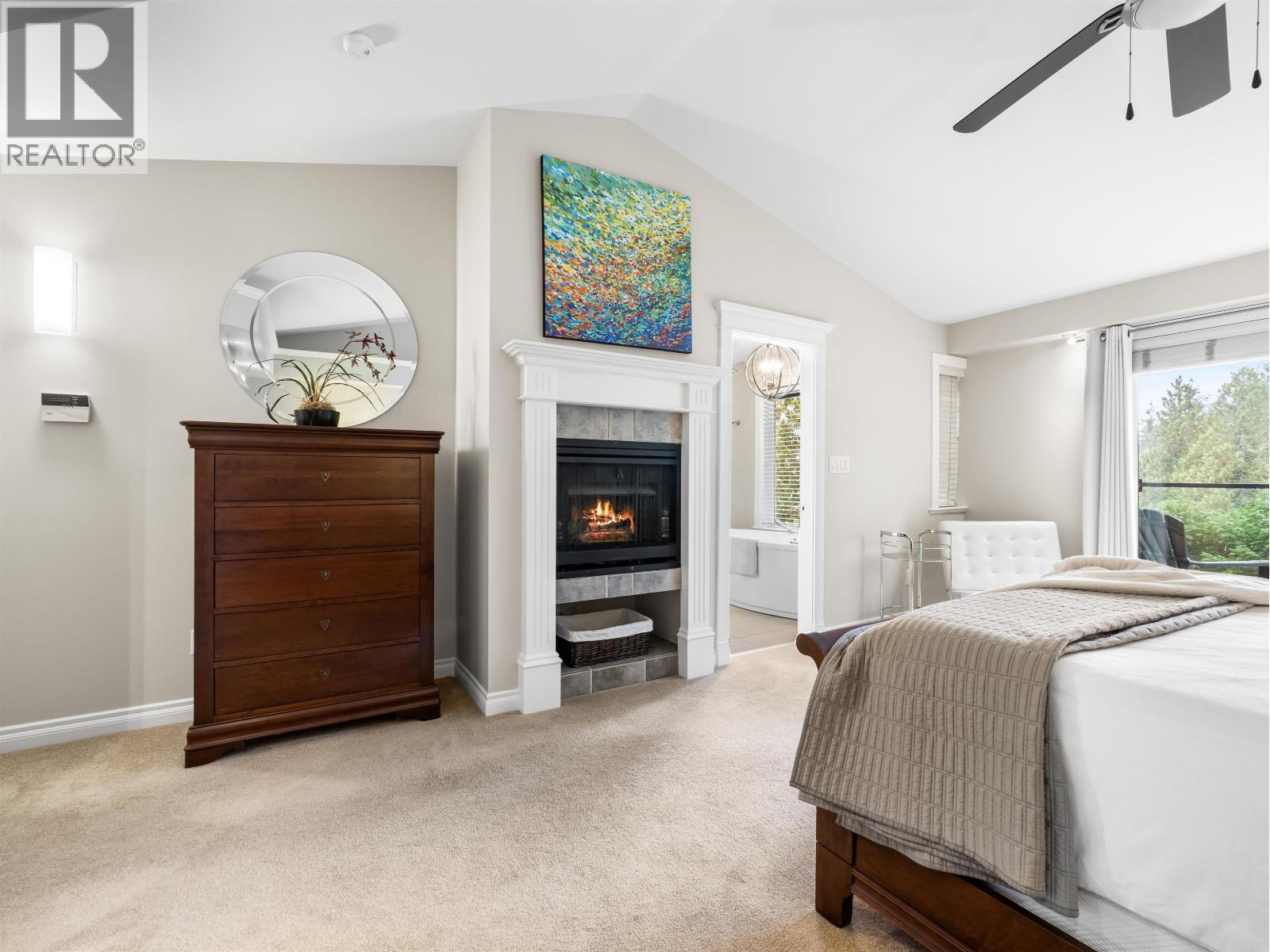 4047 WOODBURY AVENUE, North Vancouver