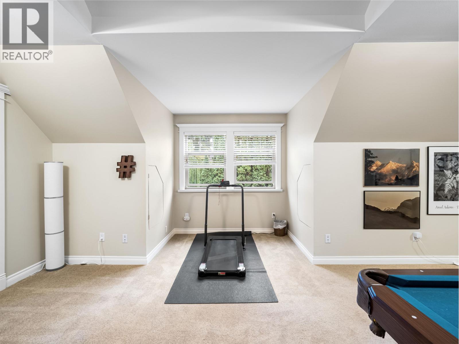 4047 WOODBURY AVENUE, North Vancouver