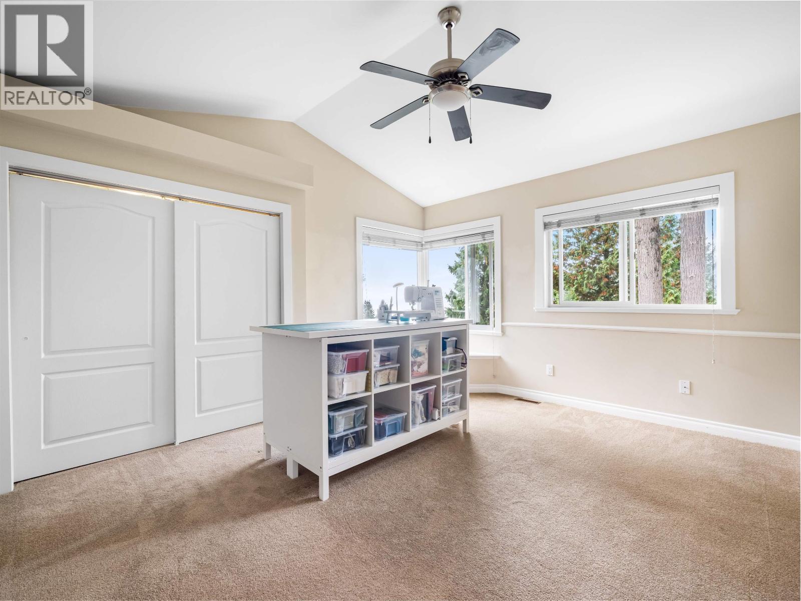 4047 WOODBURY AVENUE, North Vancouver