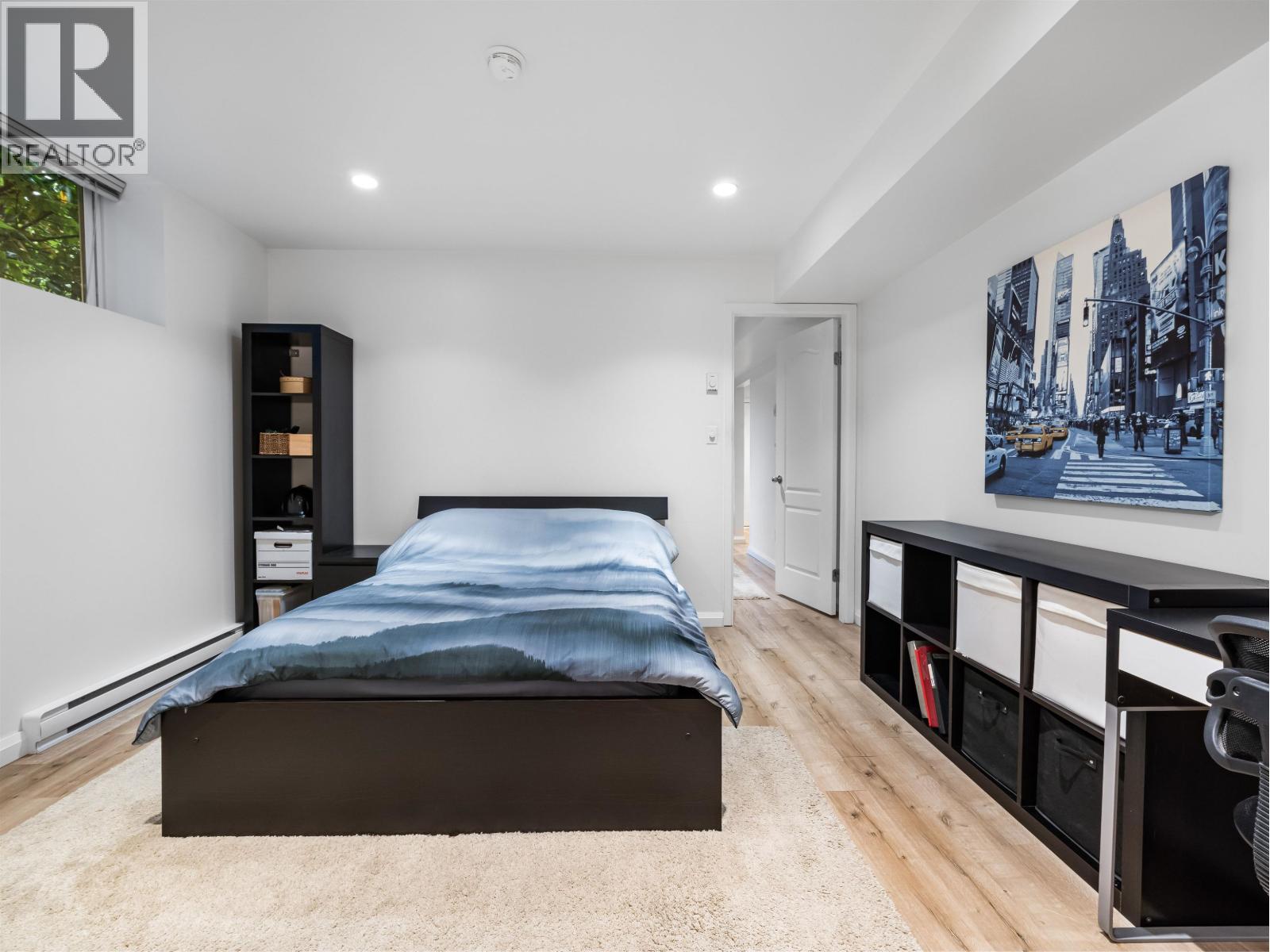 4047 WOODBURY AVENUE, North Vancouver