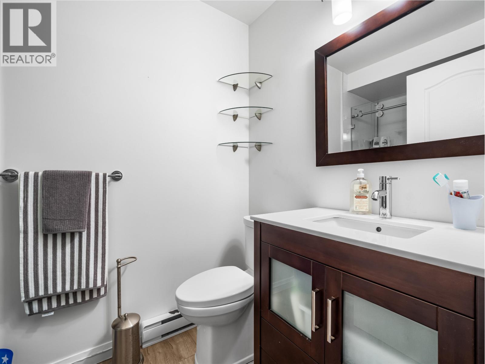 4047 WOODBURY AVENUE, North Vancouver