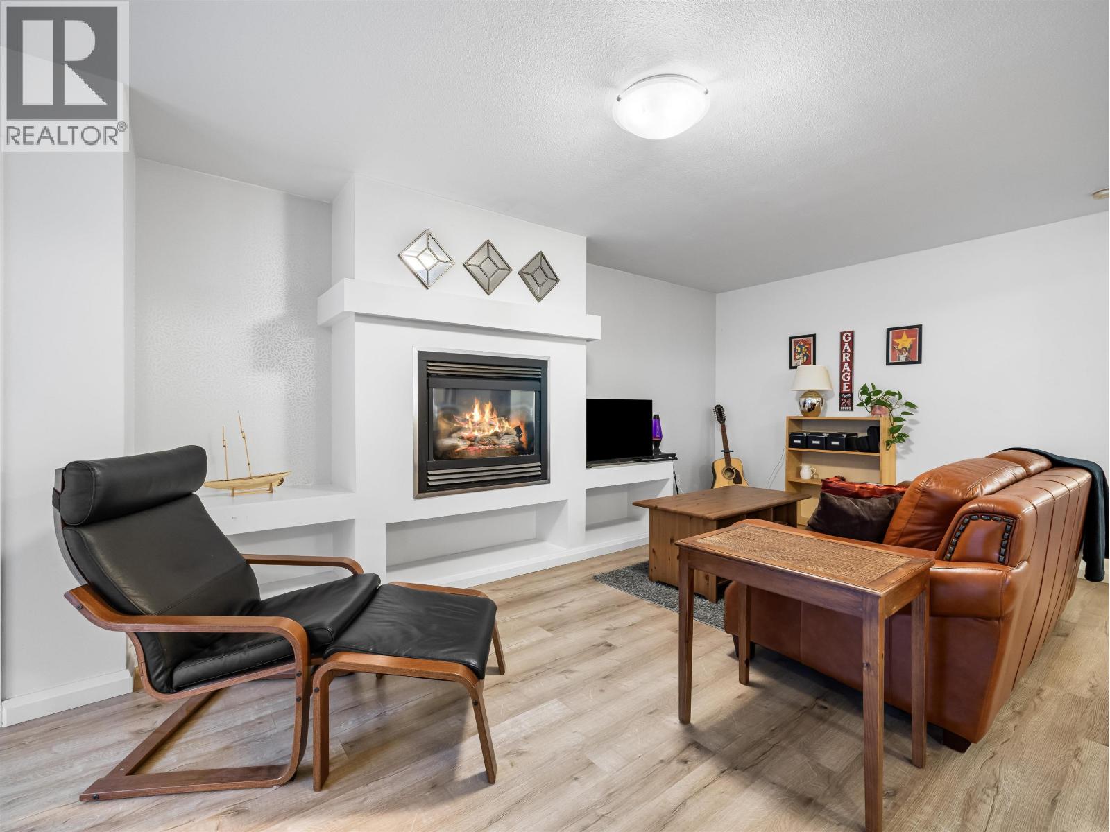 4047 WOODBURY AVENUE, North Vancouver