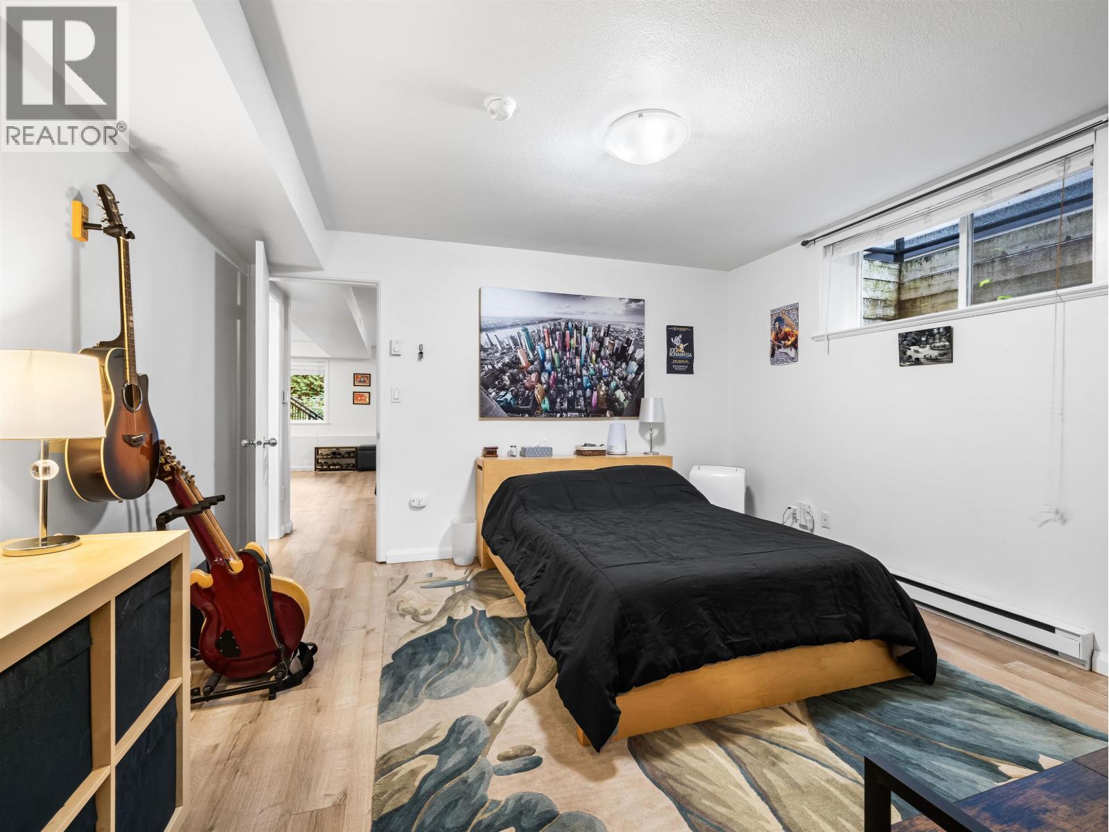 4047 WOODBURY AVENUE, North Vancouver