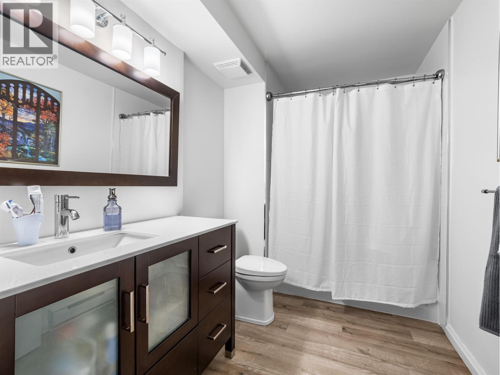 4047 WOODBURY AVENUE, North Vancouver