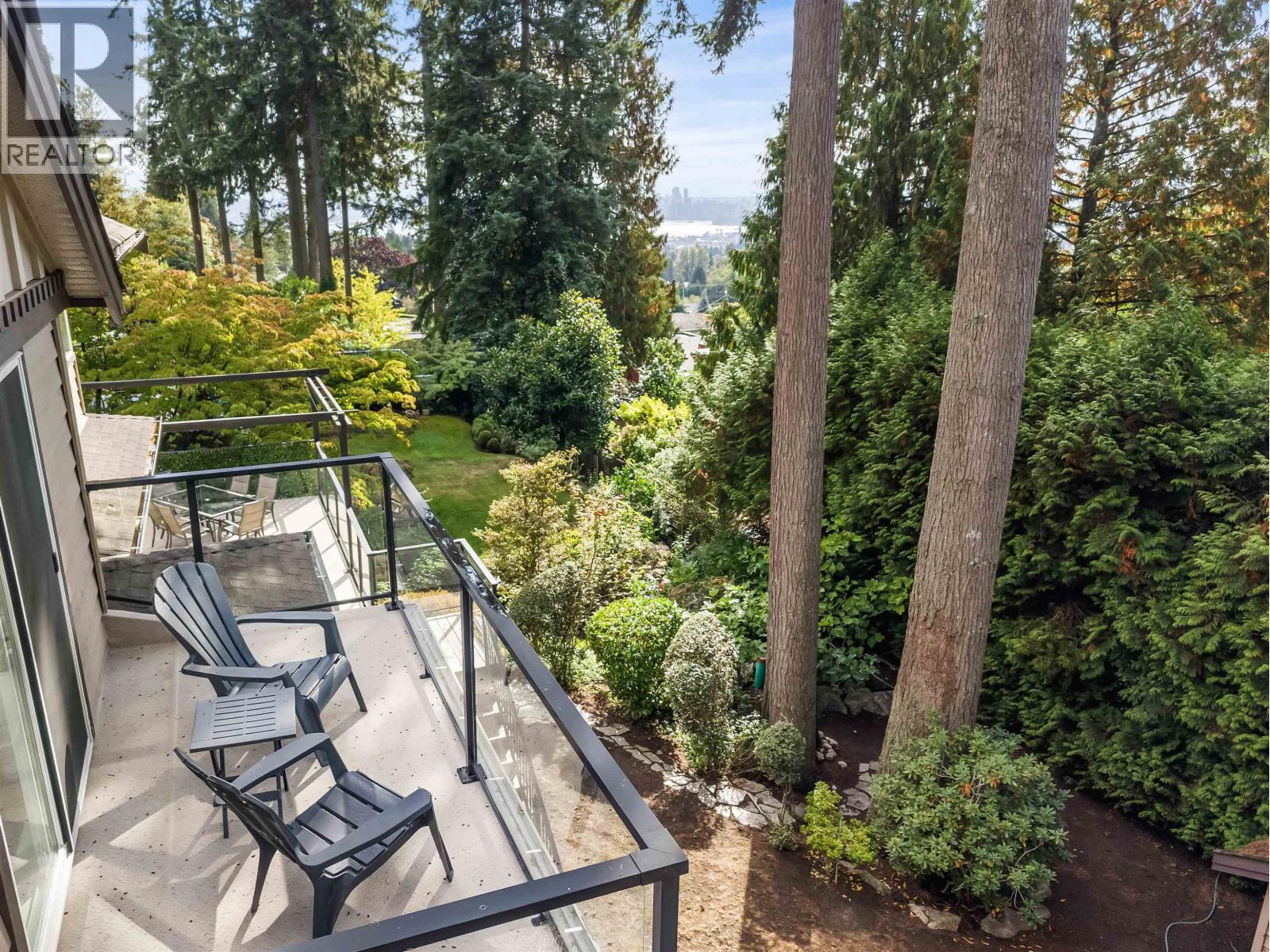 4047 WOODBURY AVENUE, North Vancouver