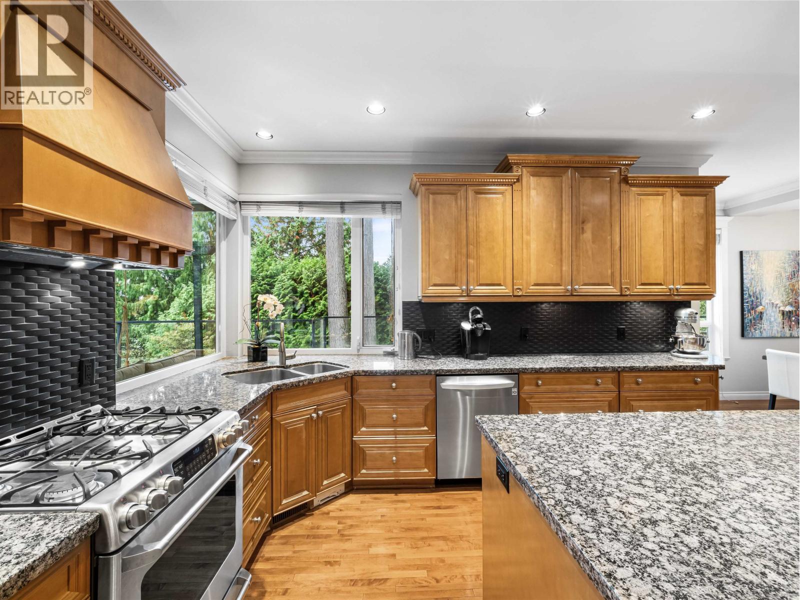 4047 WOODBURY AVENUE, North Vancouver