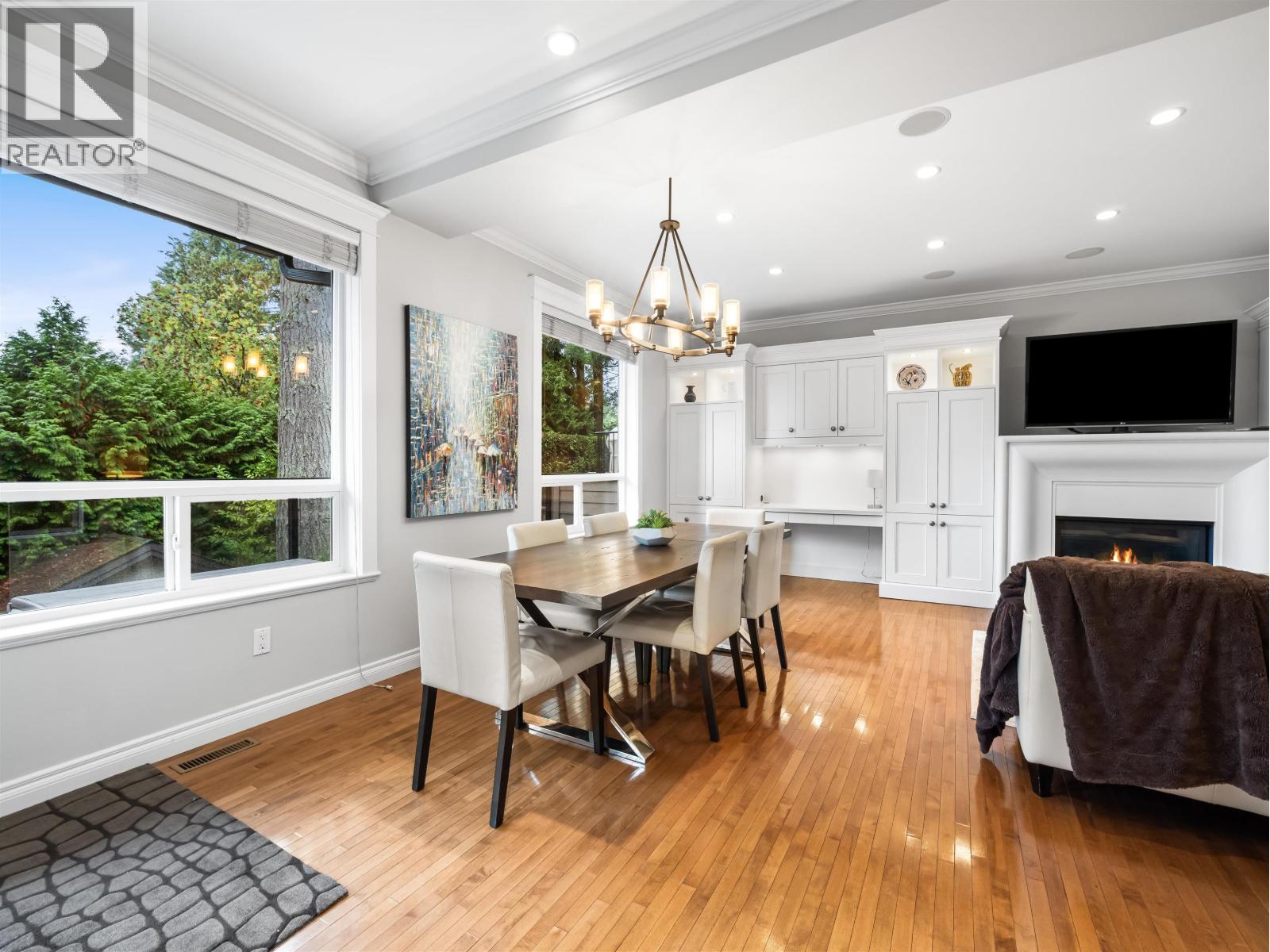 4047 WOODBURY AVENUE, North Vancouver