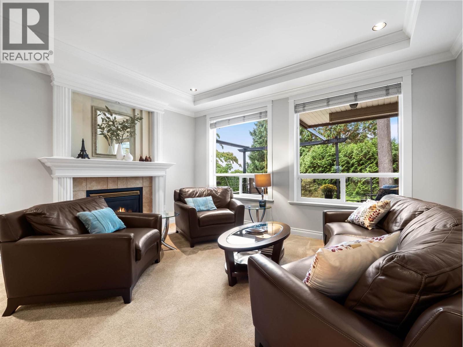 4047 WOODBURY AVENUE, North Vancouver