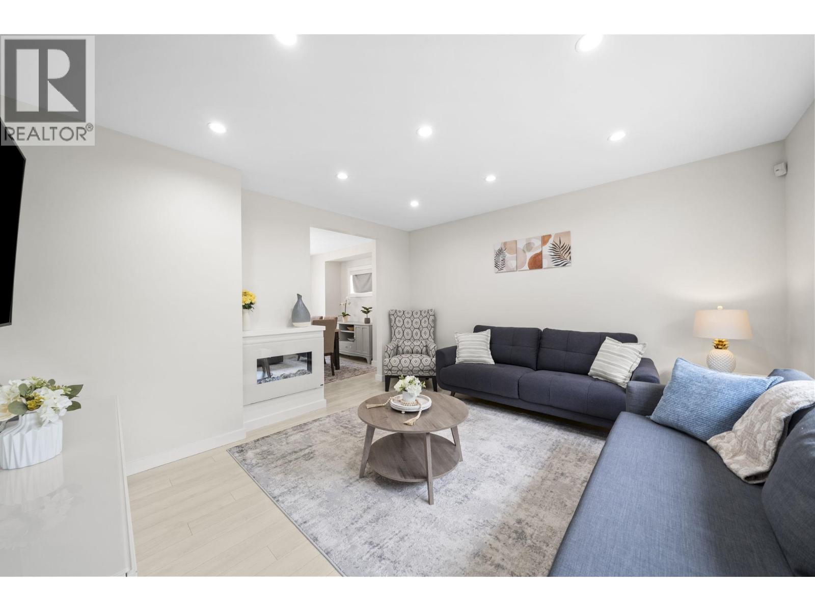 413 SEVENTH AVENUE, New Westminster - Image 1