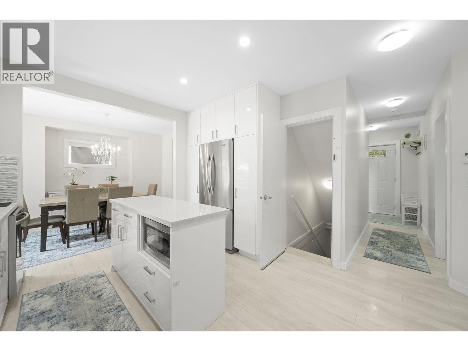 413 SEVENTH AVENUE, New Westminster - Image 1
