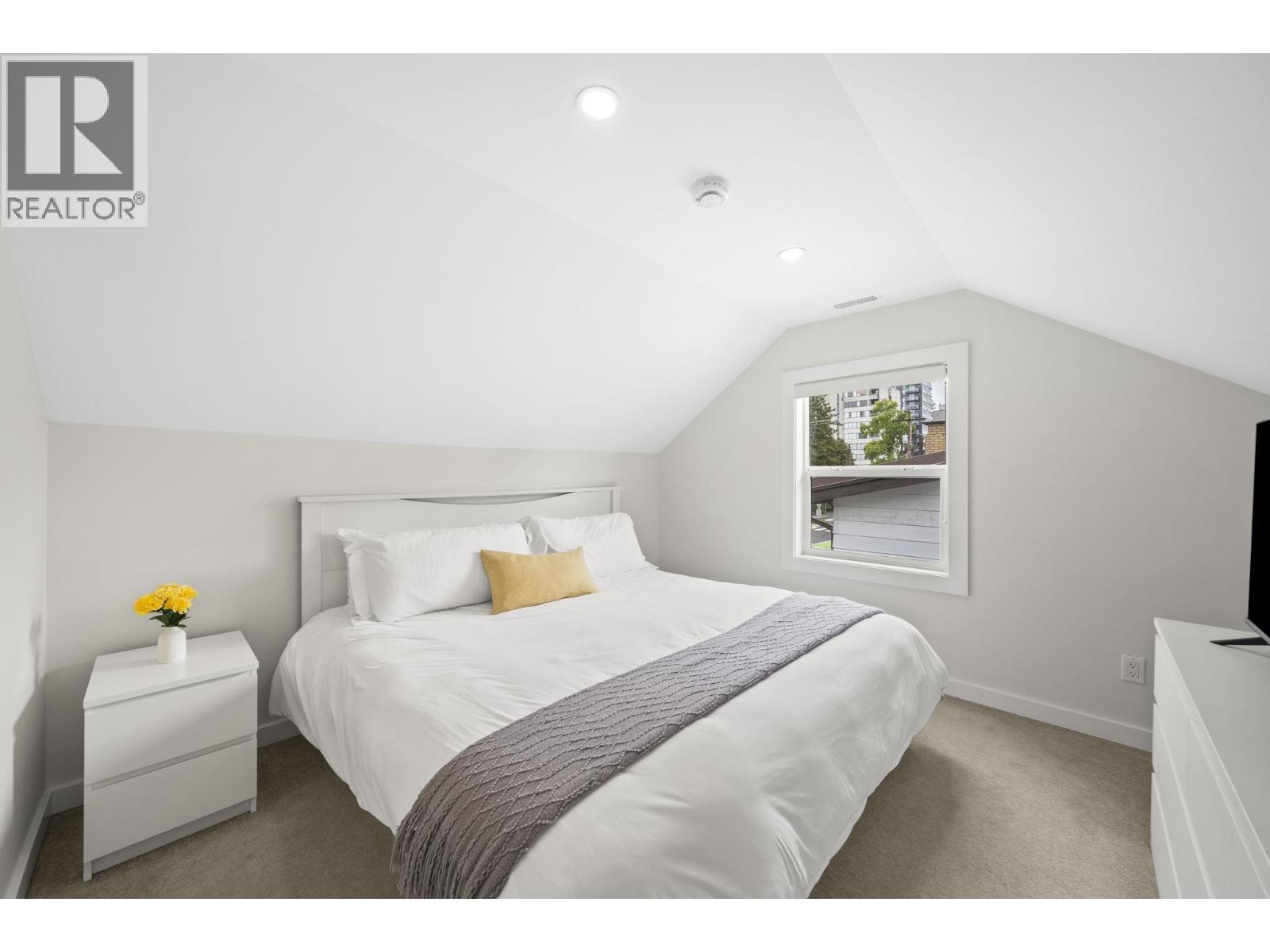413 SEVENTH AVENUE, New Westminster - Image 1