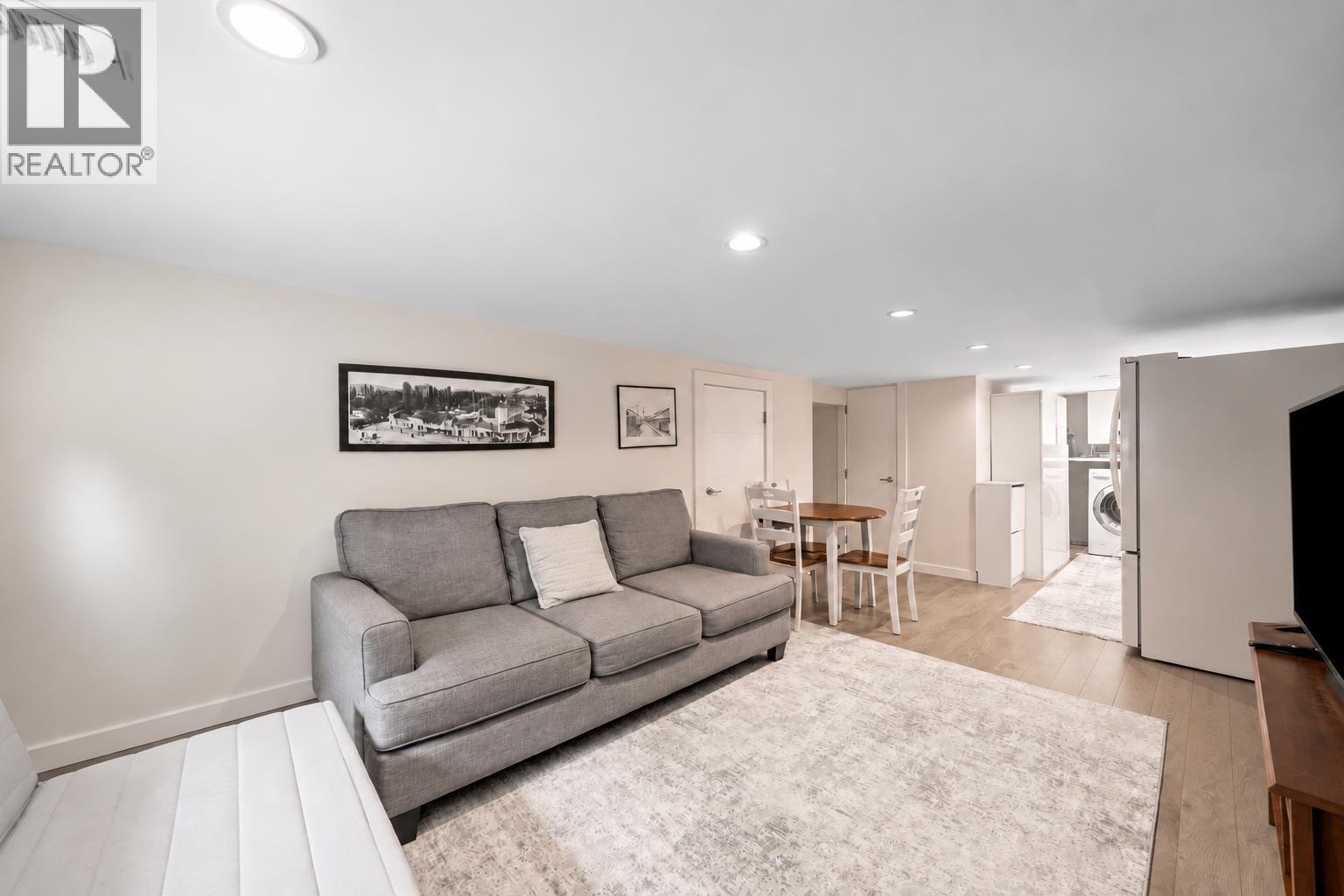 413 SEVENTH AVENUE, New Westminster - Image 1