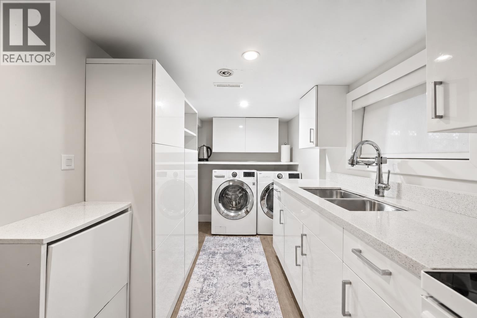 413 SEVENTH AVENUE, New Westminster - Image 1