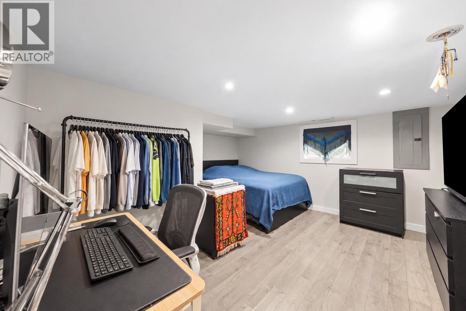 413 SEVENTH AVENUE, New Westminster - Image 1