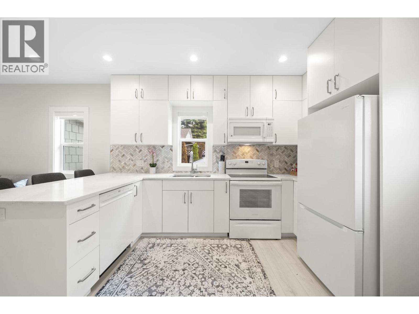 413 SEVENTH AVENUE, New Westminster - Image 1
