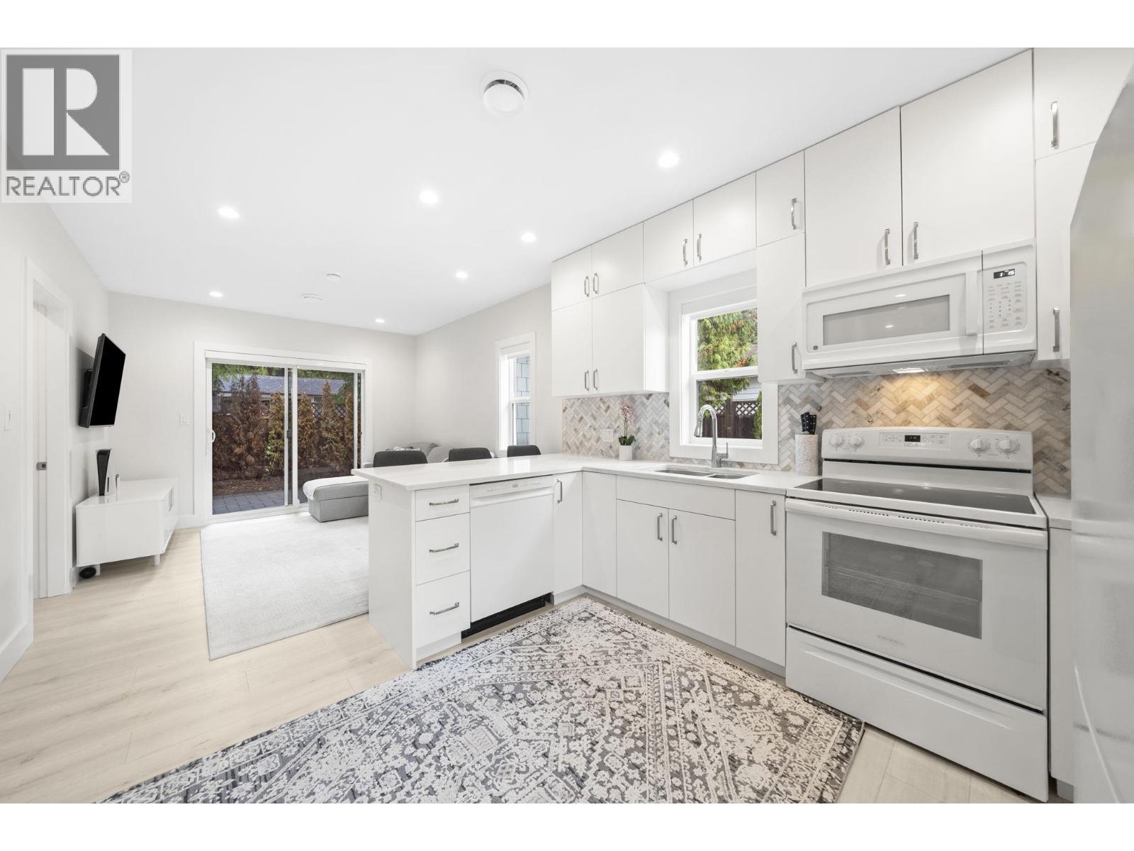 413 SEVENTH AVENUE, New Westminster - Image 1