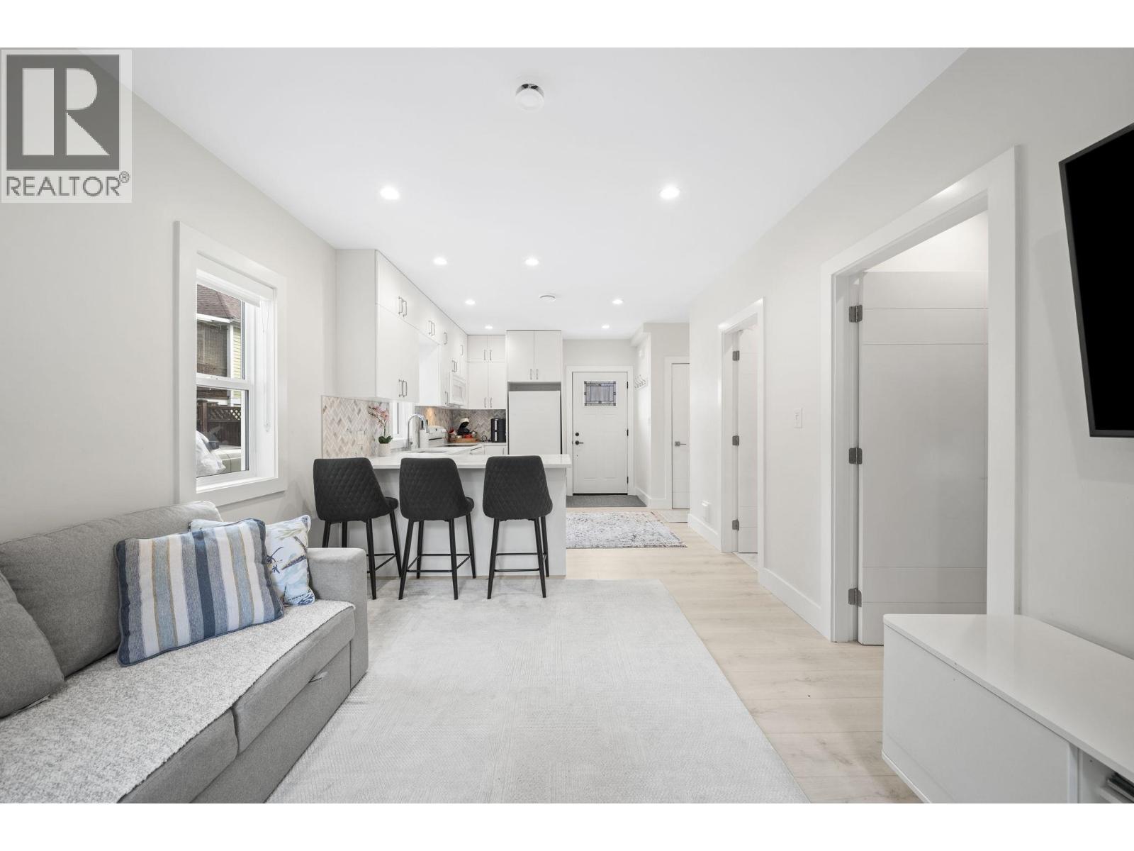 413 SEVENTH AVENUE, New Westminster - Image 1