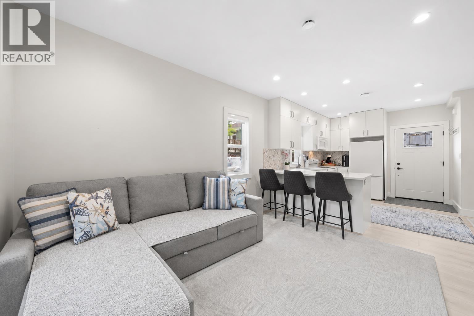 413 SEVENTH AVENUE, New Westminster - Image 1