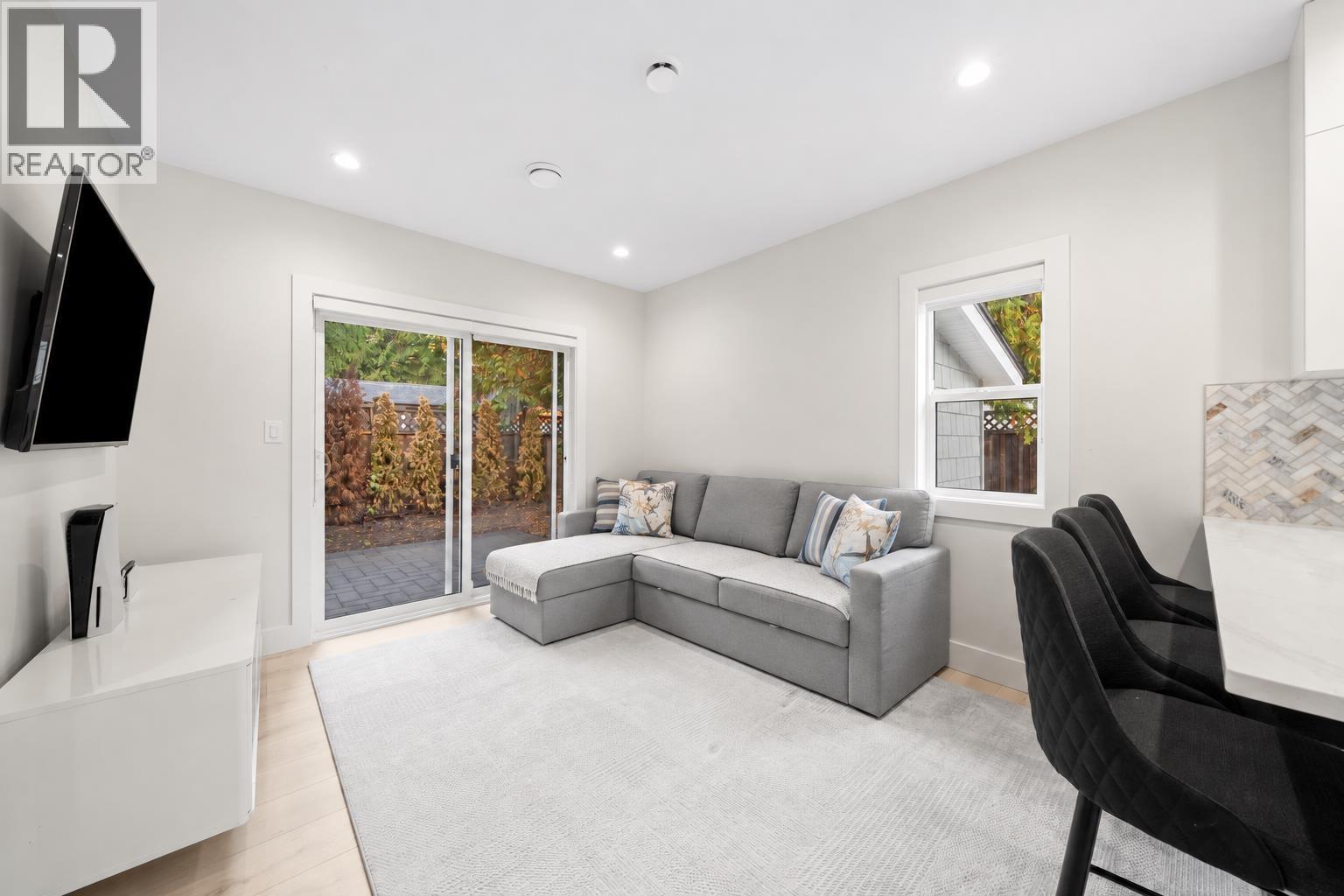 413 SEVENTH AVENUE, New Westminster - Image 1