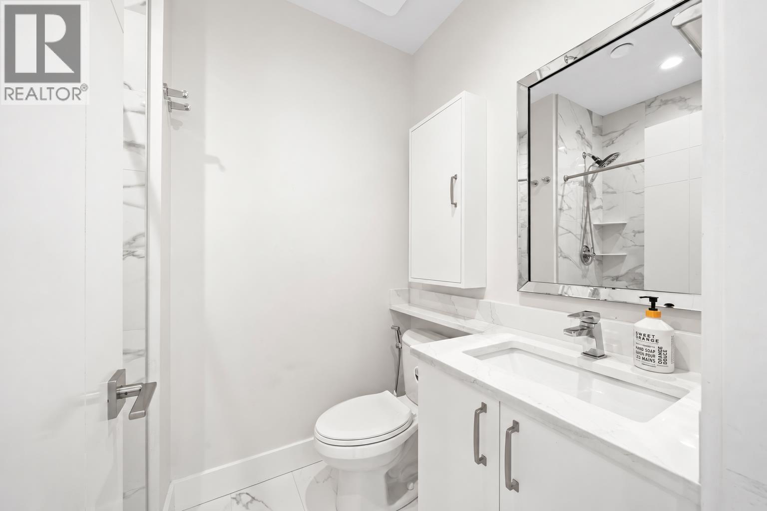 413 SEVENTH AVENUE, New Westminster - Image 1