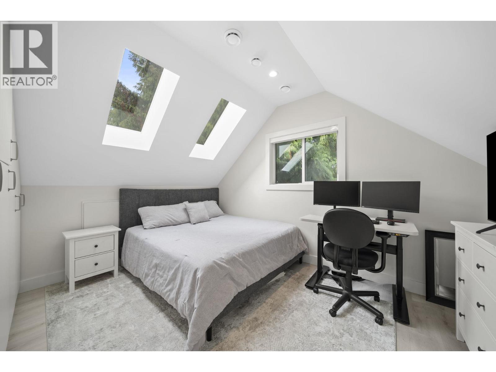 413 SEVENTH AVENUE, New Westminster - Image 1