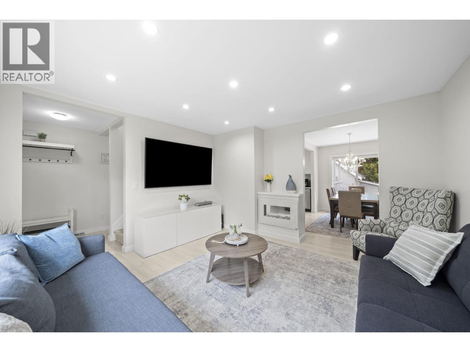 413 SEVENTH AVENUE, New Westminster - Image 1