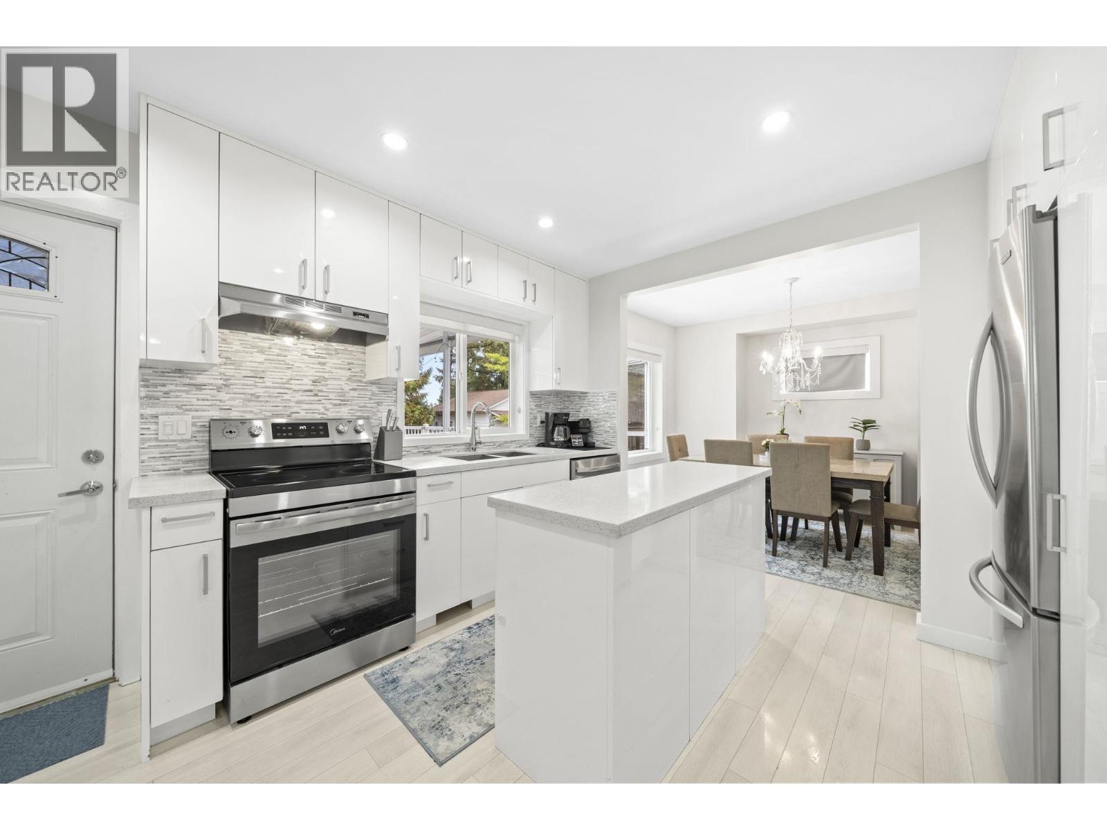 413 SEVENTH AVENUE, New Westminster - Image 1