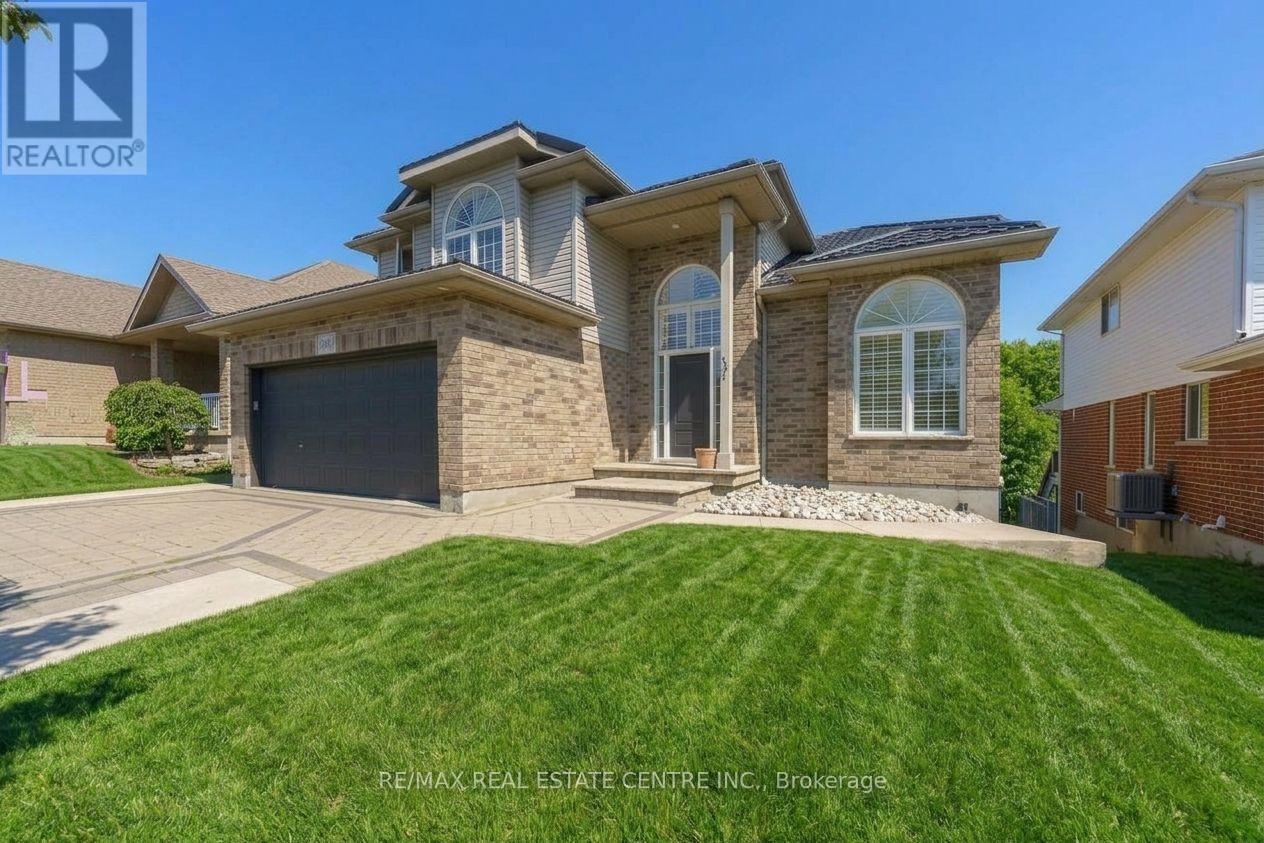 49 CREEKSIDE DR, Guelph (Grange Road)