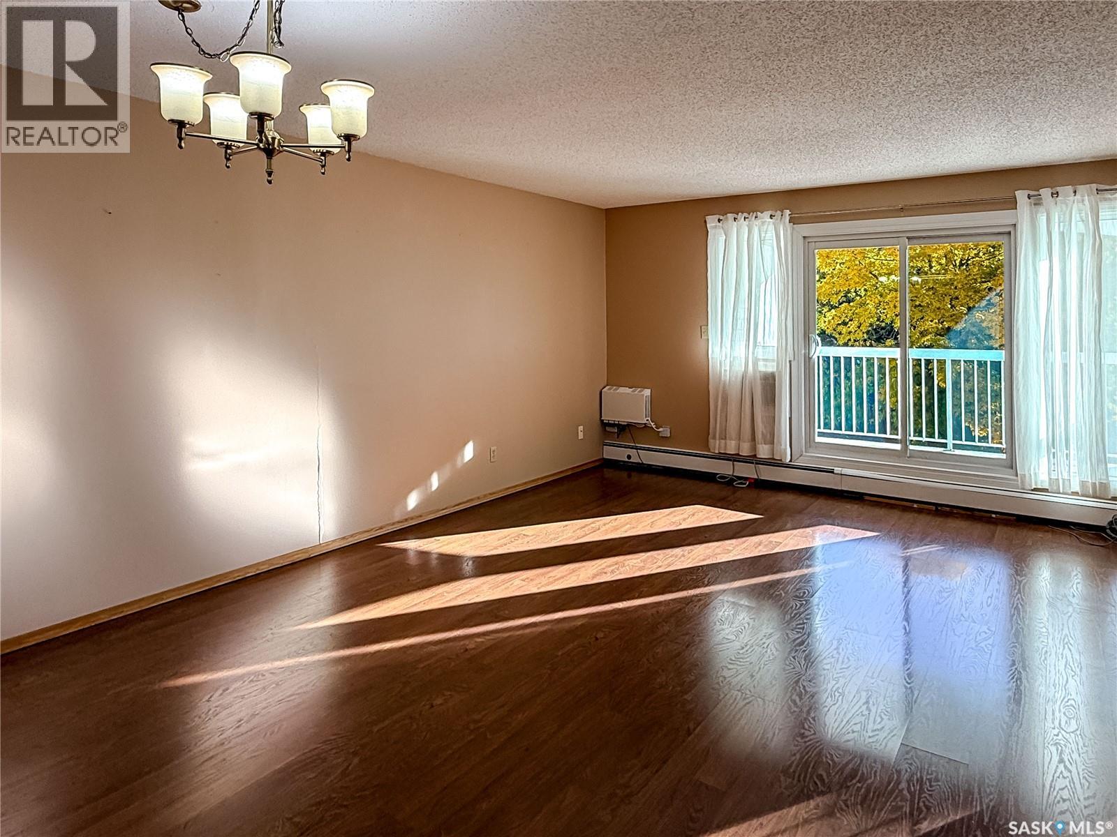 219 960 ASSINIBOINE AVENUE E, Regina — photo 3