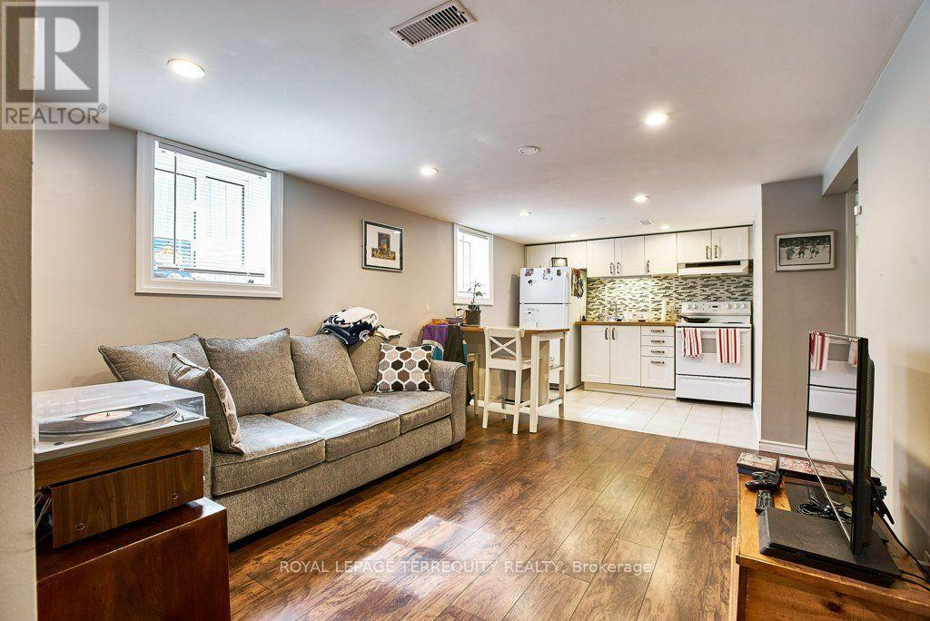 Lower- 304 Palmerston Avenue, Whitby, ON photo 2
