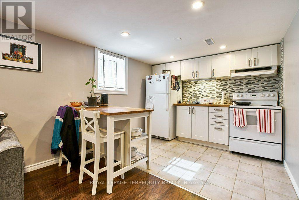 Lower- 304 Palmerston Avenue, Whitby, ON photo 5