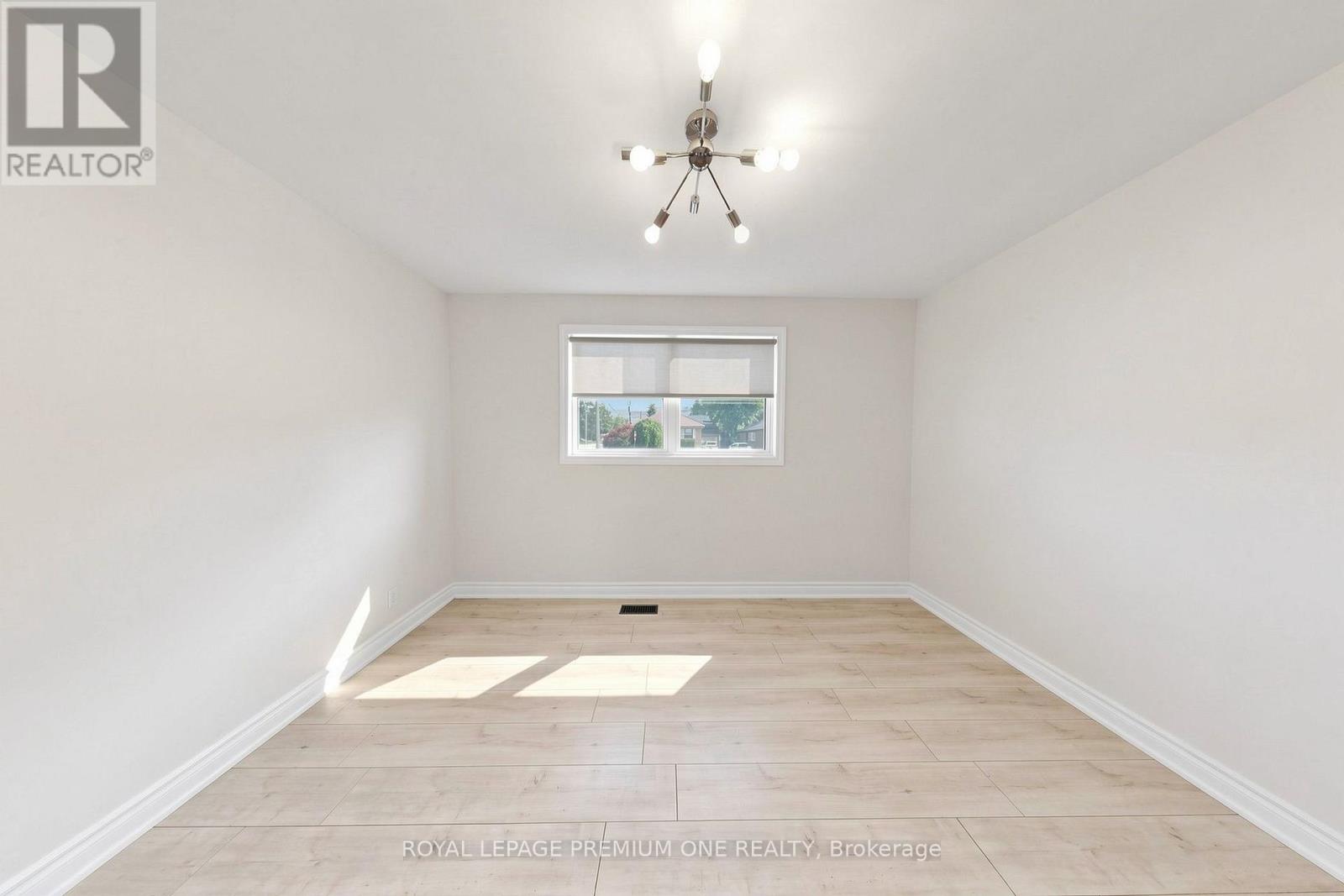 98 THORNTON AVENUE - 12