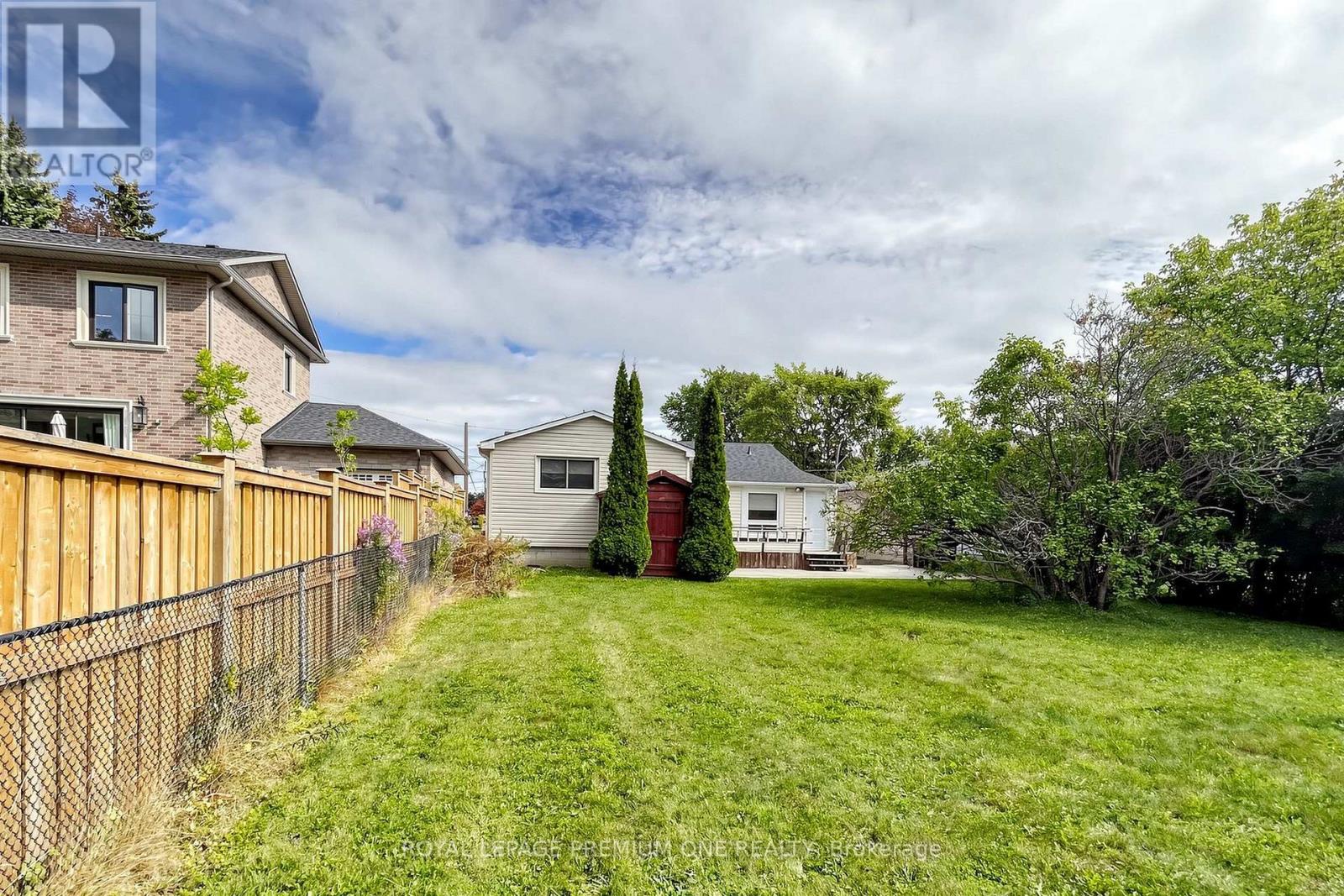 98 THORNTON AVENUE - 30