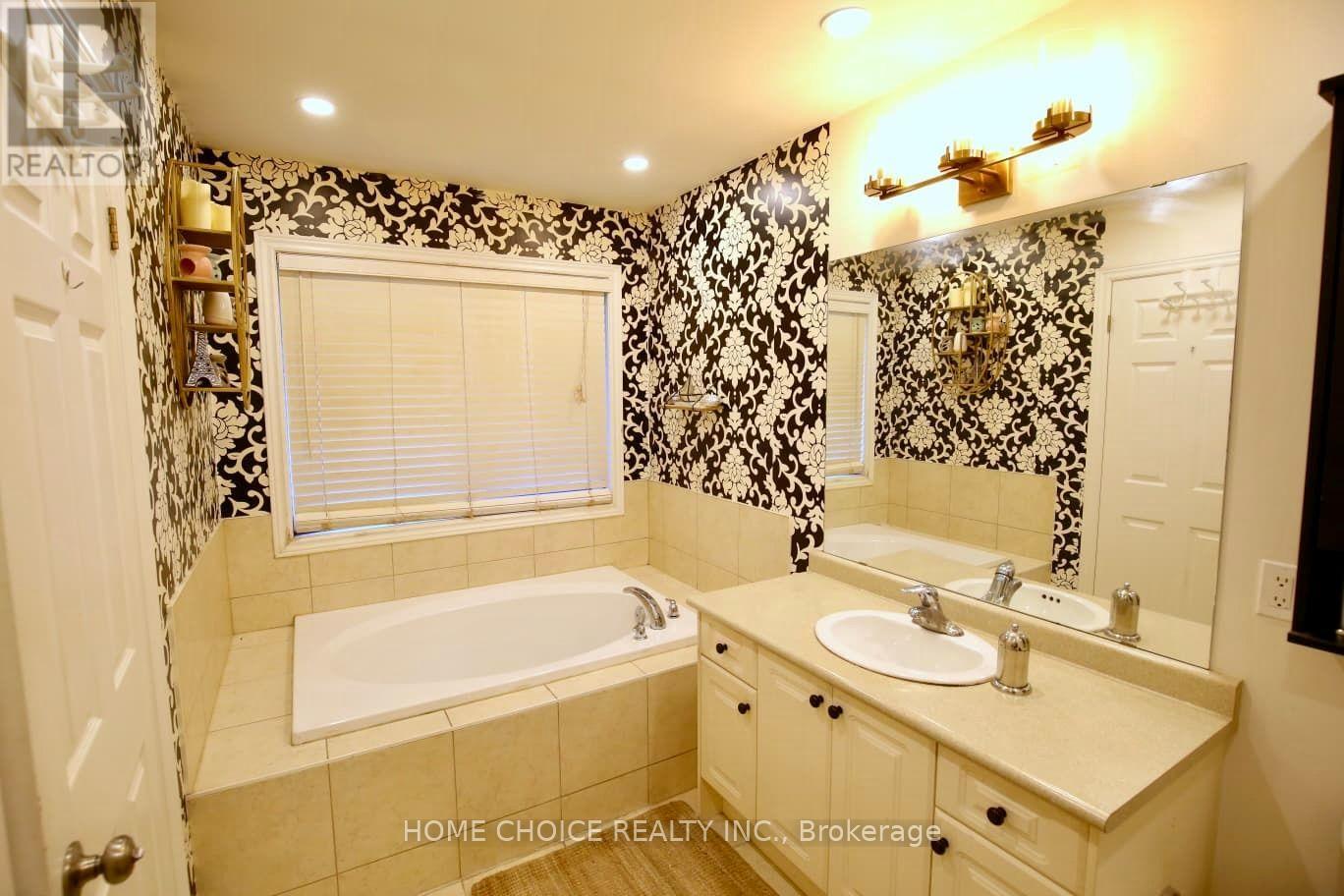 #34 3275 STALYBRIDGE DRIVE - 25