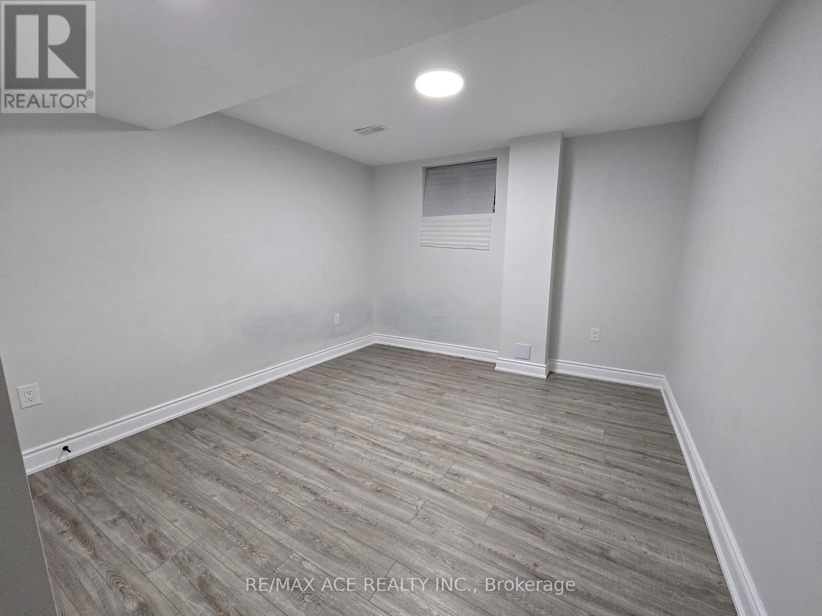1555 Dunedin Crescent — photo 8