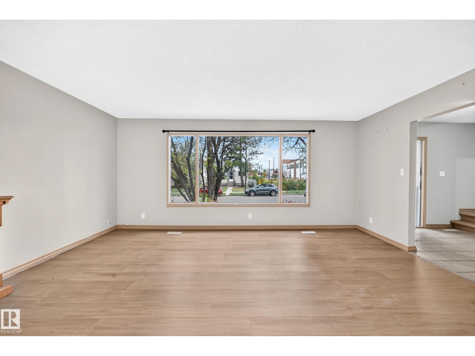 10919 69 AV NW - 16
