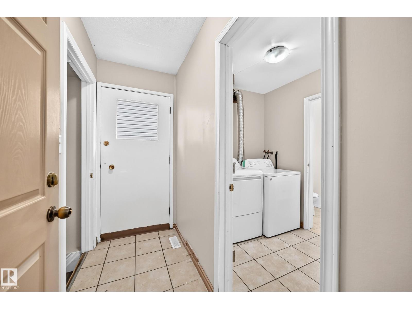 10919 69 AV NW - 23