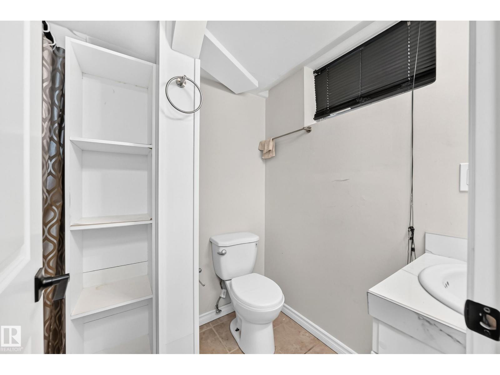 10919 69 AV NW - 50