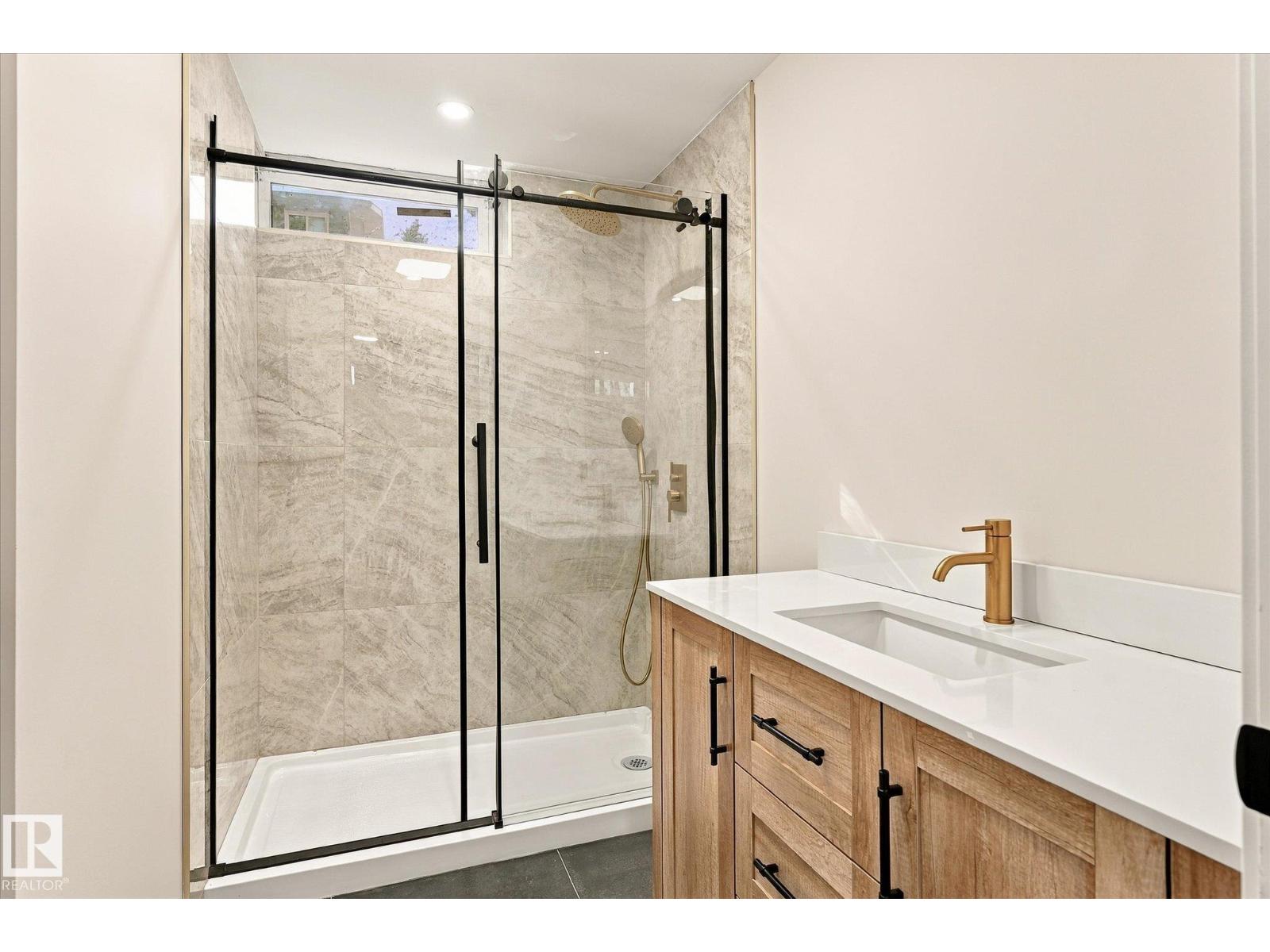 #37 1415 62 ST NW - 32