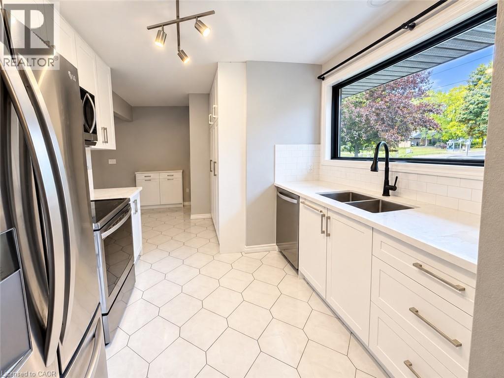 44 PATTERSON Avenue Unit# A, Brantford — photo 3